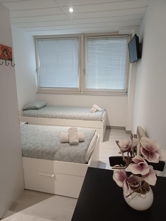 Paris Par Trains, Area, Studios Avec Salle De Bain Et Kitchenette Privees, Ou, Chambres Avec Salles Bain Et Cuisines Communes Persan Εξωτερικό φωτογραφία